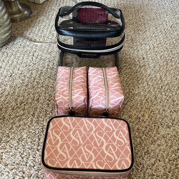 Like new victorias secret 4 piece make up bag set - Picture 3 of 7